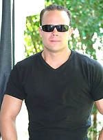 Mature hunk Luke jerking off by ManAvenue