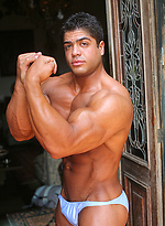 Latin bodybuilder Bruno Divino photos by Muscle Gallery