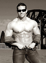 Roberto Castellano, hot latin muscle man by Muscle Gallery