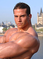Roberto Castellano, hot latin muscle man by Muscle Gallery