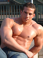Roberto Castellano, hot latin muscle man by Muscle Gallery