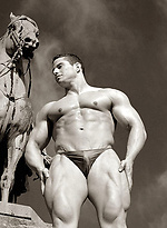 Roberto Castellano, hot latin muscle man by Muscle Gallery