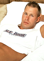 Muscled hunk Aryx Quinn jerking off dick by Nextdoor Male With Aryx Quinn