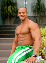 Bald latin muscle man Felipe Gigante by Power Men