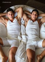 Hot muscle jock working out and jerking off by Frat Men