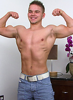  Niall Shows off his Muscles and his boner by English Lads
