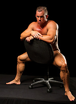 Exclusive MH star Ron Hamilton just keeps getting bigger and bigger! by Muscle Hunks