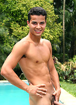 Latin jock Leon Pavia posing naked outdoors by Brazilian Studz