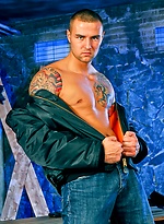 Muscle hottie Chris Hucker by Scary Fuckers With Chris Hacker