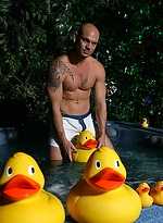 Kurt posing in a small pool by UKNakedmen