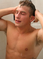 Muscled stud Payne naked by Frat Men