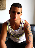 Muscled stud play with a big cock by Bentley Race