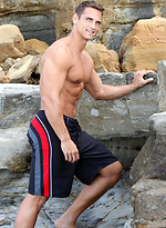 Muscle hunk Sam jacking off by SeanCody