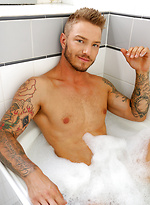 Bath time with the beautiful Sarpa Van Rider by Bentley Race