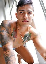 Soaping up with our sexy mate Gio Velasco by Bentley Race