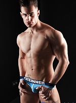 Marcus big hunk in studio by Male Model