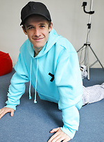 Sucking off my hung mate Brad in the studio by Bentley Race