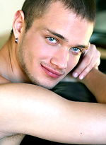 Hot brunette twink Luda Wayne spread his butt by Squirtz