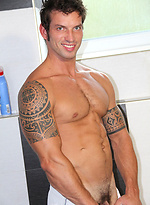 Gay Muscle Hunk Jacking Off Huge Uncut Cock - \\\