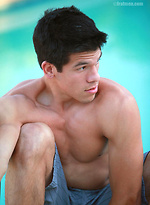 Hot latin stud Lee shows his uncut dick by Frat Men