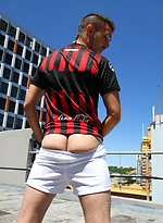 Aussie Heatwave - Gustavo Diaz gets naked to keep cool by Bentley Race