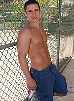 Muscle stud Roberto by SeanCody