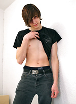 Zac Wilder jacking off dick by Squirtz