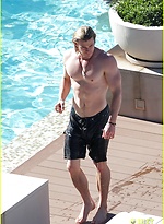 Chris Hemsworth by Male Stars