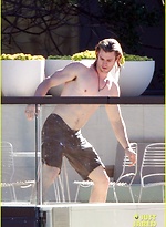 Chris Hemsworth by Male Stars