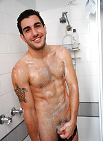 Hit the showers with Aussie Chris Bass by Bentley Race