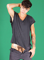 Perfectly build gay hottie shows it all by Lohan 20